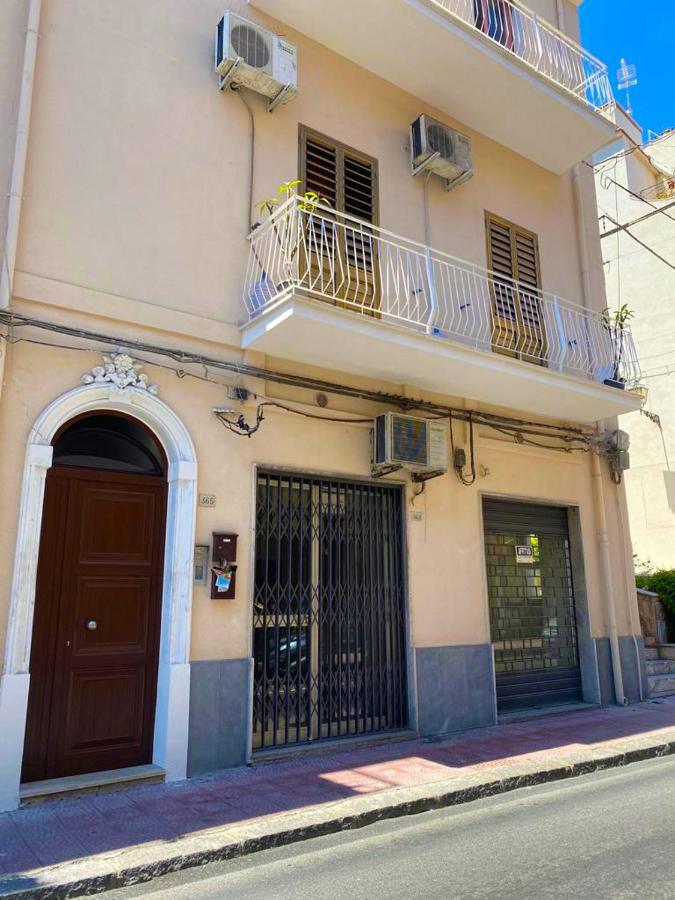 Casa Martina Lejlighed Giardini Naxos Eksteriør billede