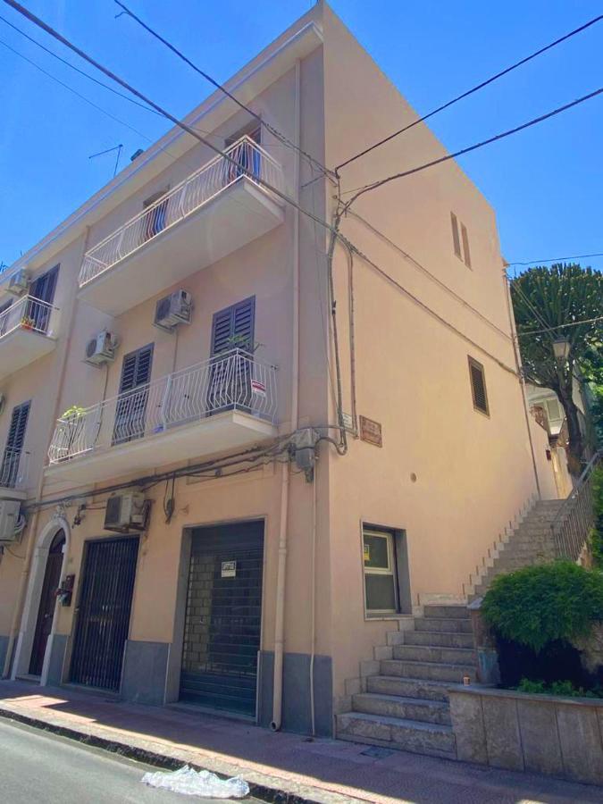 Casa Martina Lejlighed Giardini Naxos Eksteriør billede